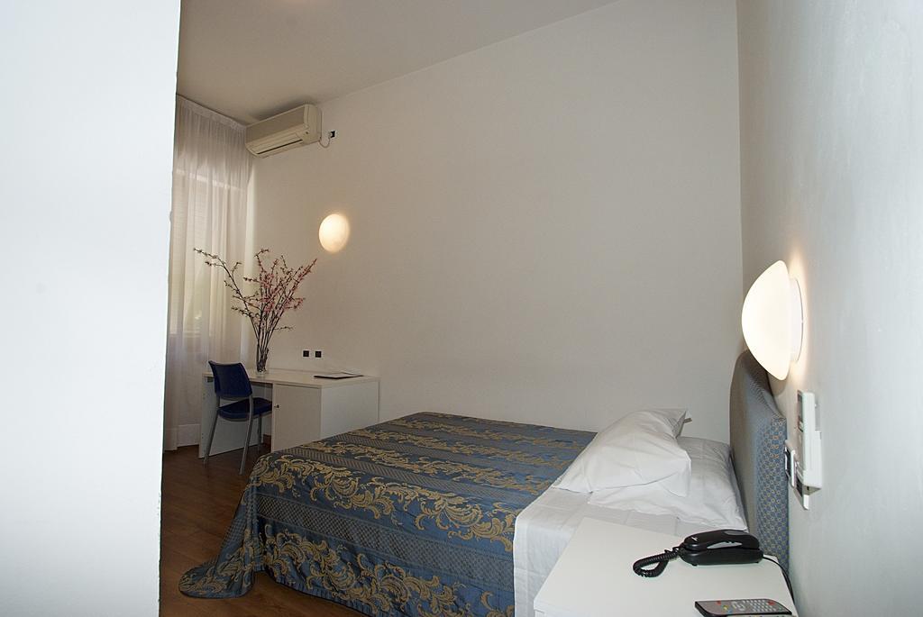 Hotel Mediterraneo 基安奇安诺泰尔梅 客房 照片