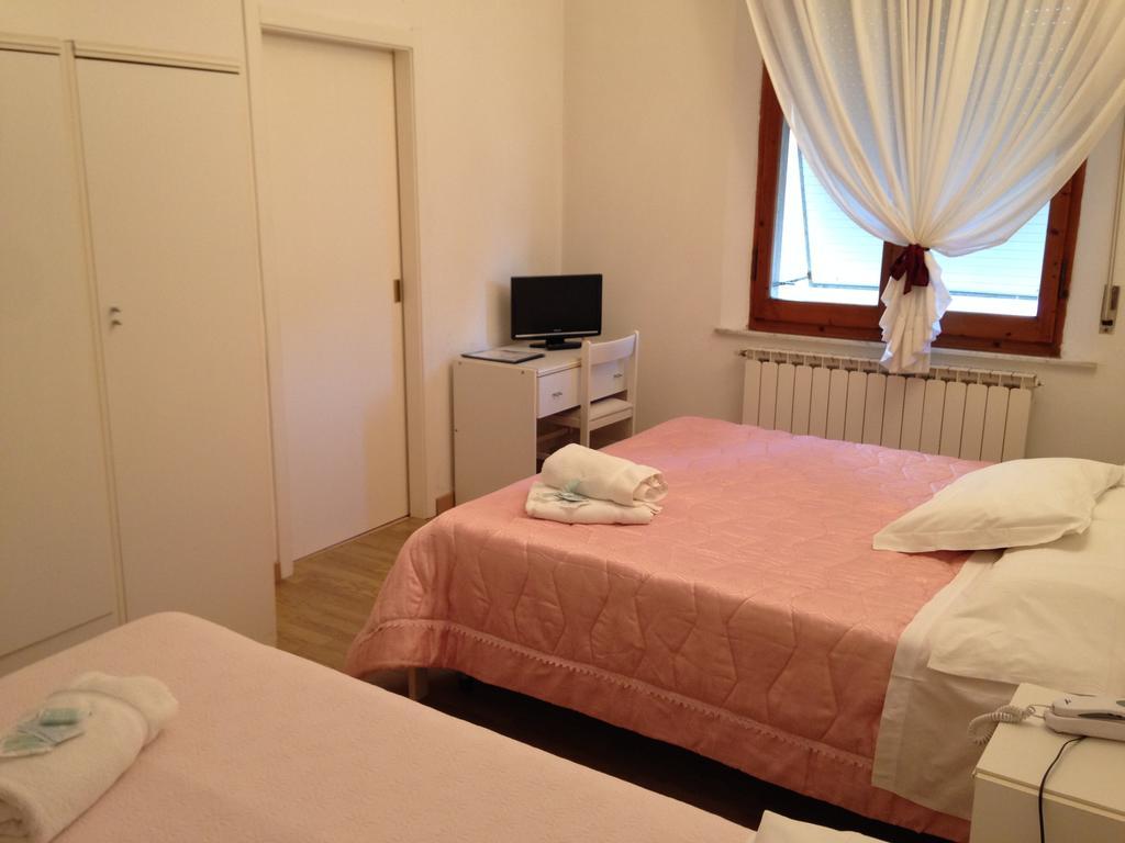 Hotel Mediterraneo 基安奇安诺泰尔梅 客房 照片